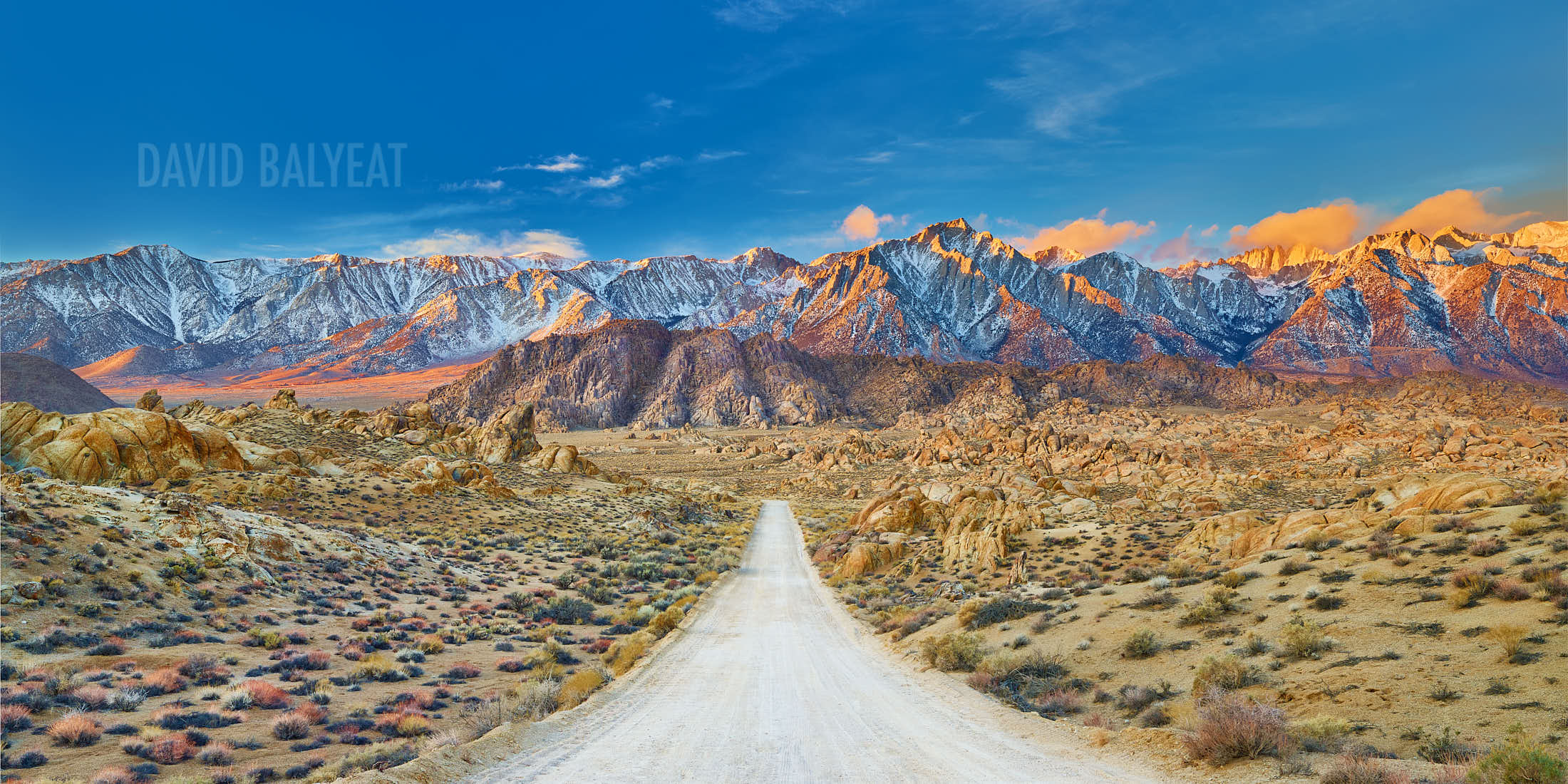 Alabama Hills in Lone Pine California with Mount Whitney and the beautiful Eastern Sierra Nevada Mountains