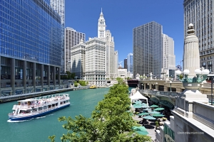 Chicago riverwalk ferry boat and patio diners high-definition HD professional landscape photography